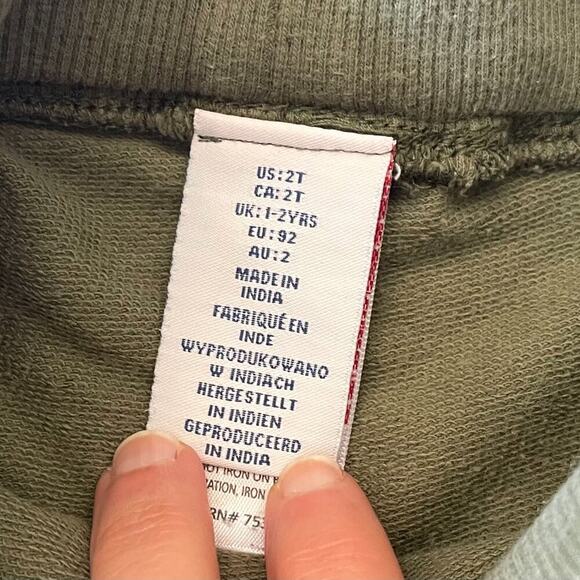 Outfit Bundle 3 Basics  2T/3T, Puffer Vest, Osh Kosh Khaki Pants, Camo Shorts - Picture 5 of 5